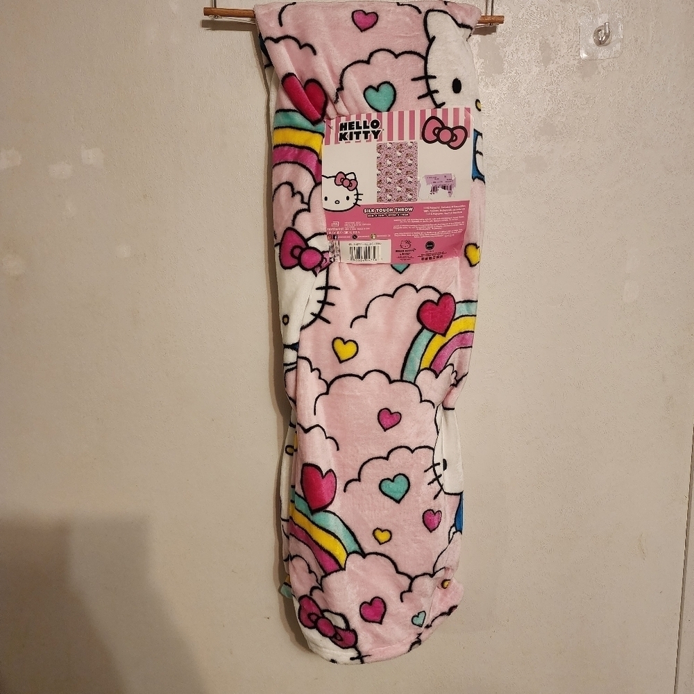 Hello Kitty Feeling Loved 50x70" Throw Blanket NEW